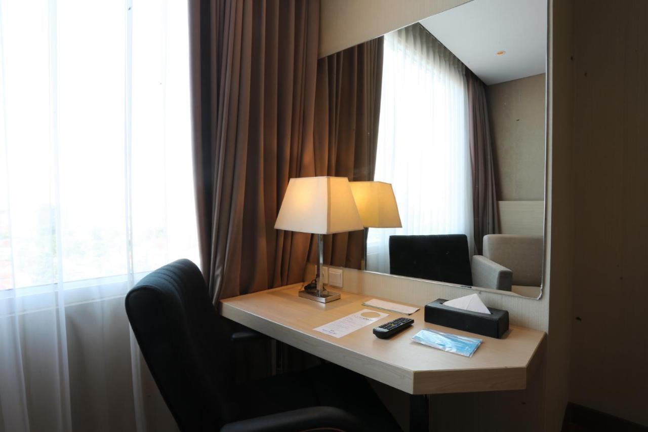 Hotel Santika Premiere Gubeng Сурабая Номер фото