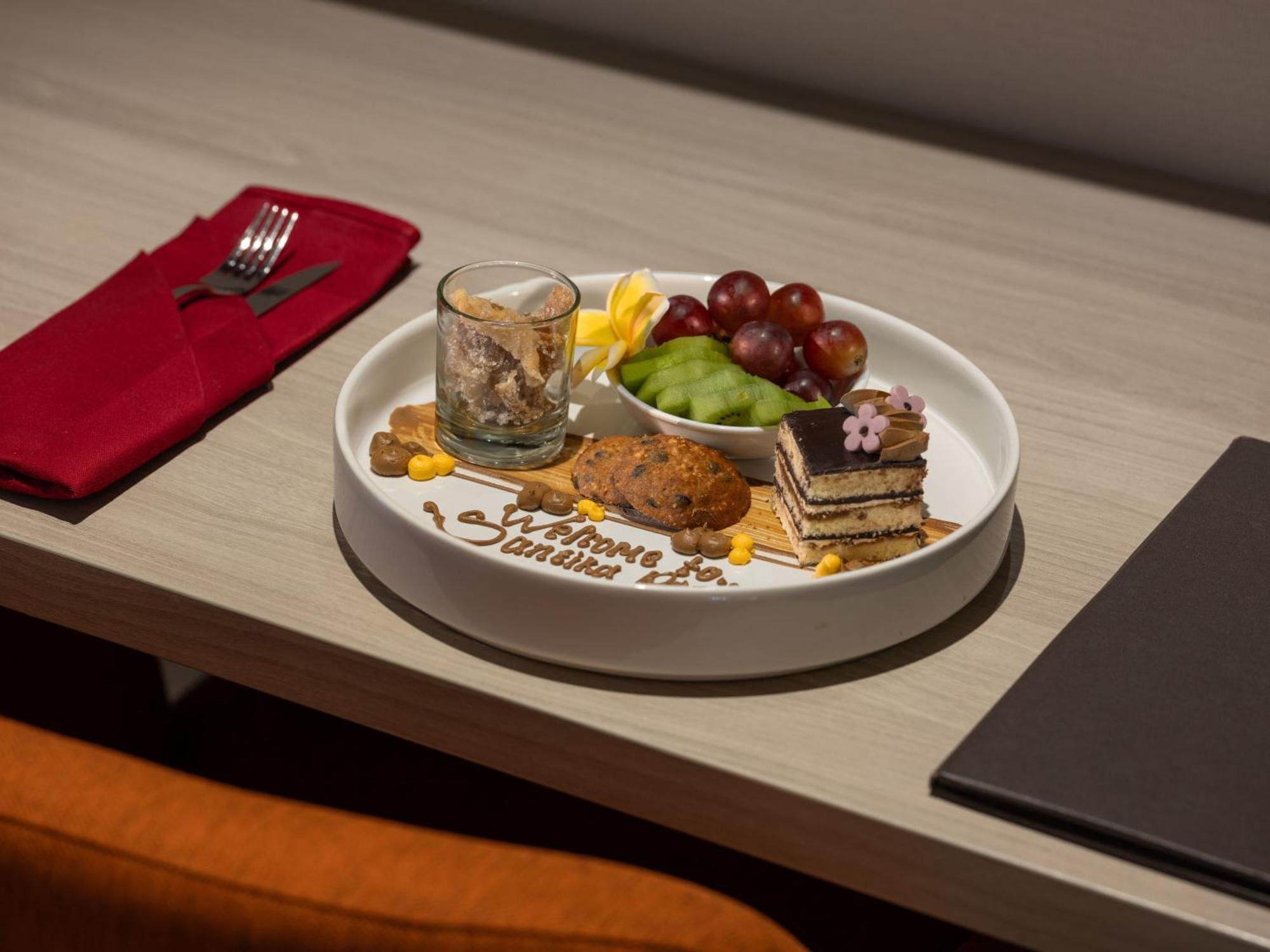 Hotel Santika Premiere Gubeng Сурабая Экстерьер фото