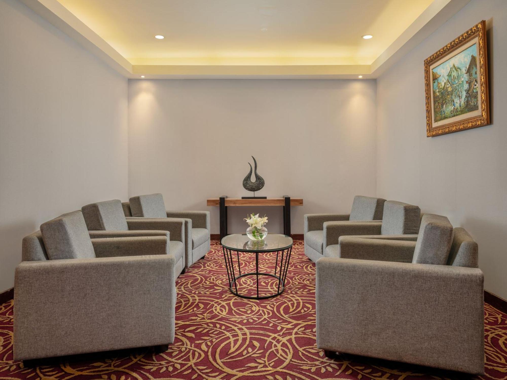 Hotel Santika Premiere Gubeng Сурабая Экстерьер фото
