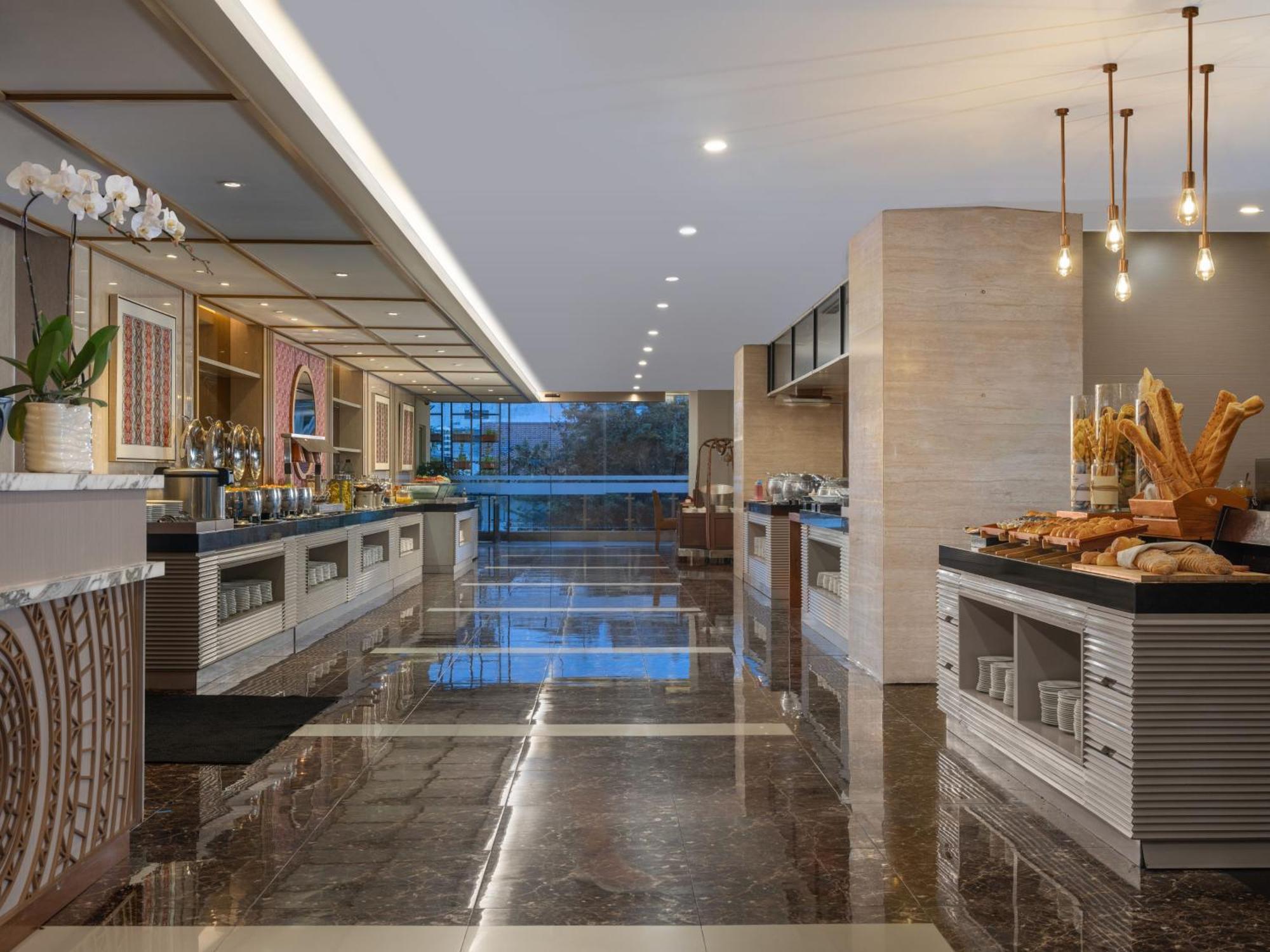 Hotel Santika Premiere Gubeng Сурабая Экстерьер фото