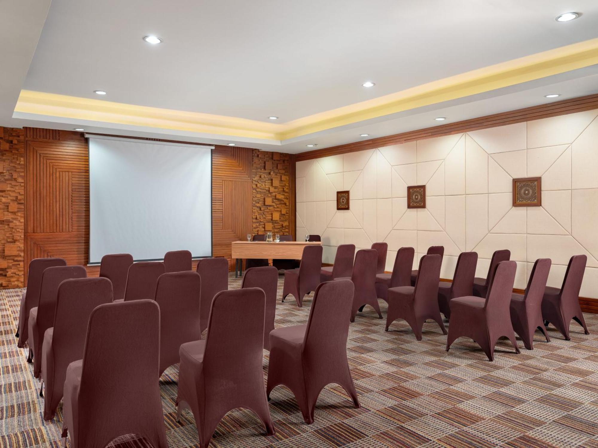 Hotel Santika Premiere Gubeng Сурабая Экстерьер фото