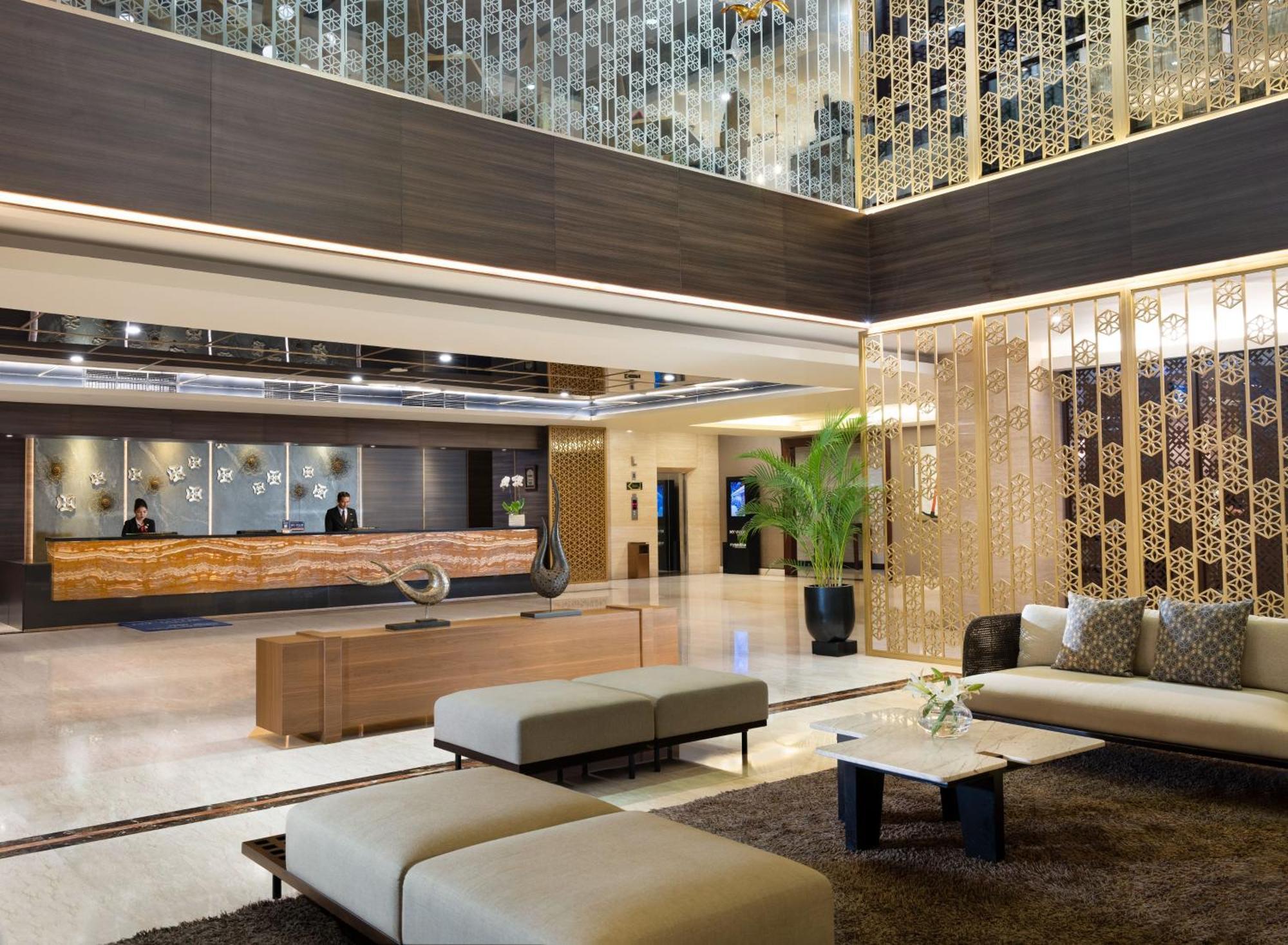 Hotel Santika Premiere Gubeng Сурабая Экстерьер фото
