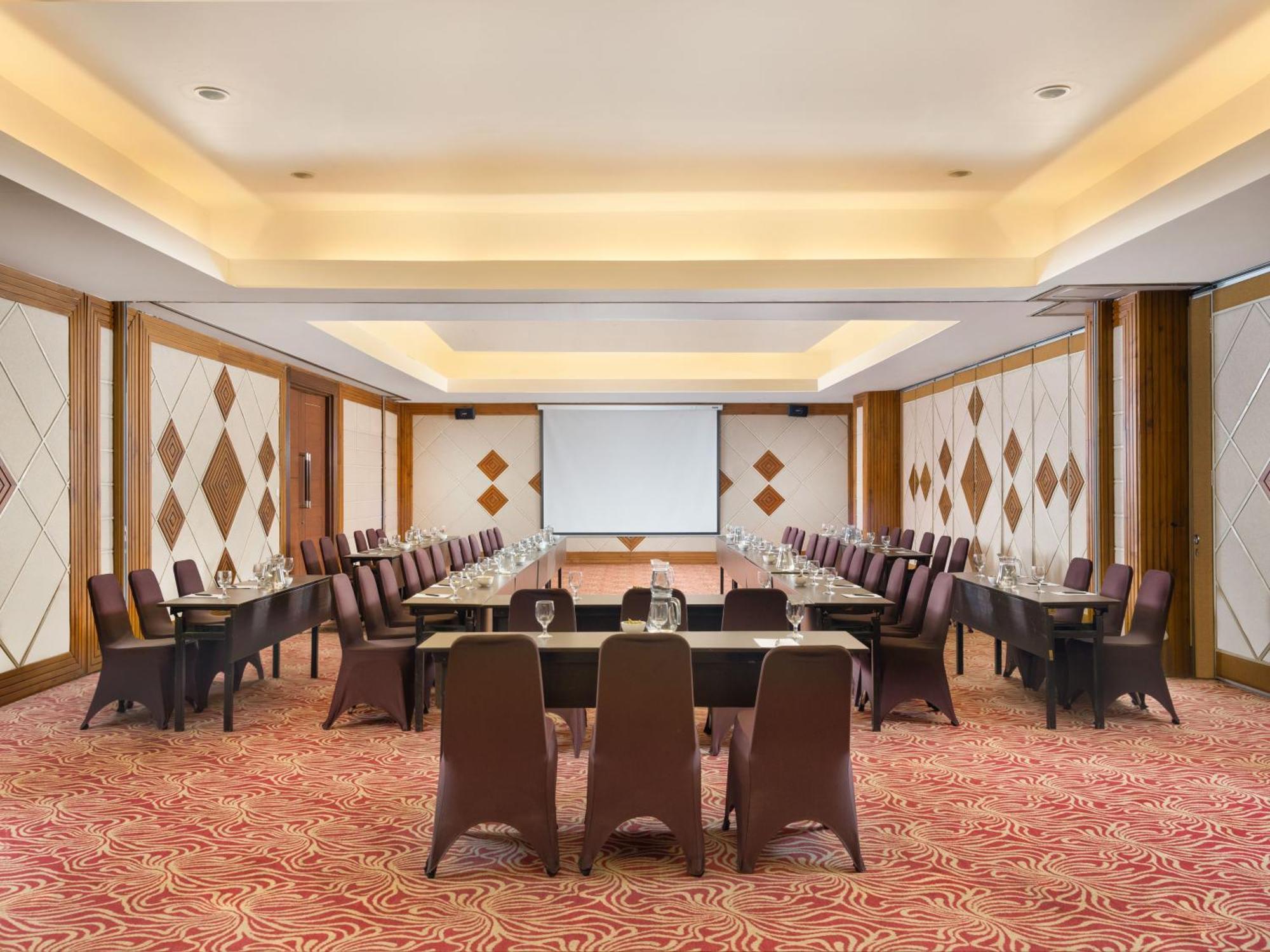 Hotel Santika Premiere Gubeng Сурабая Экстерьер фото