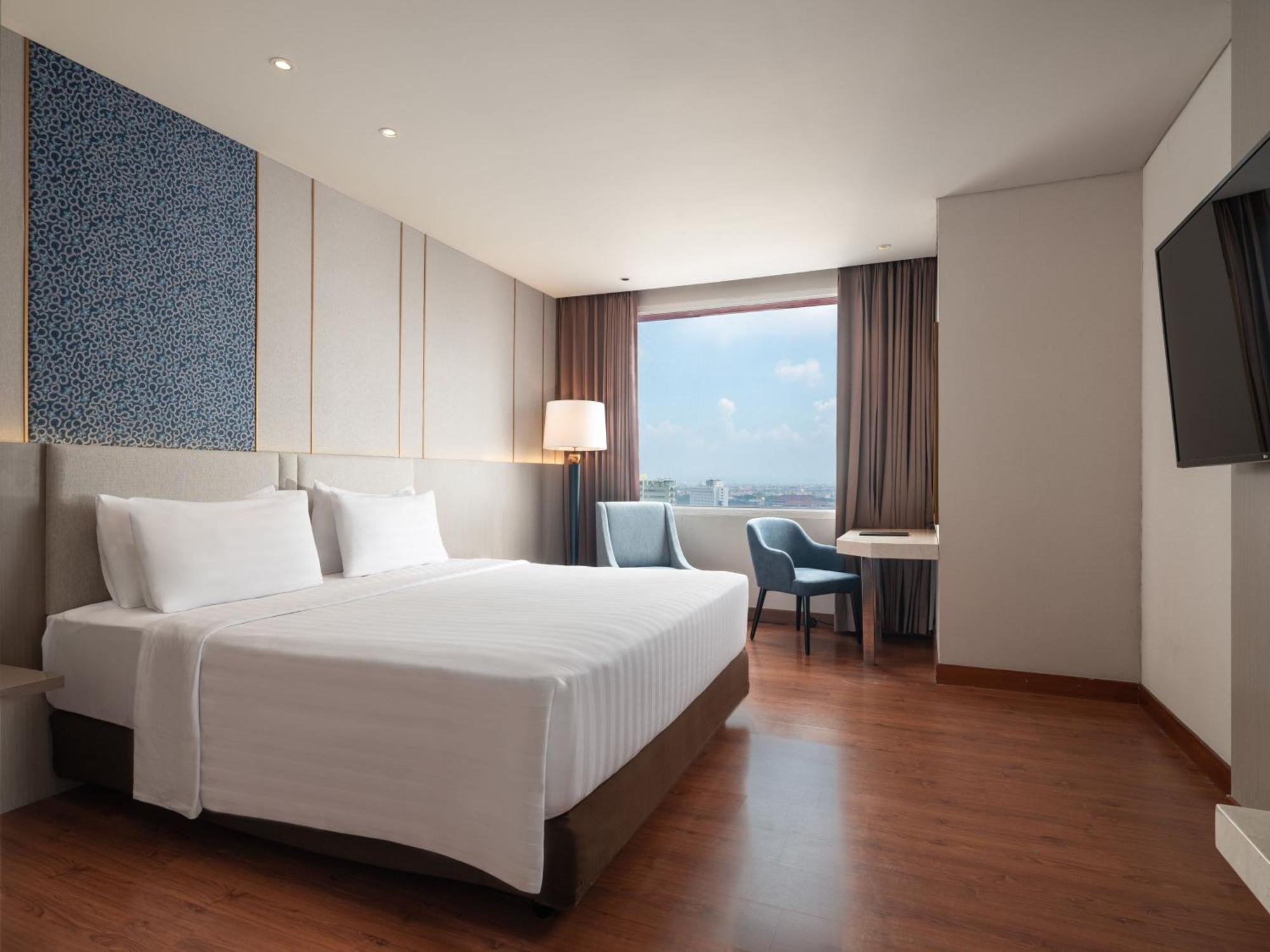 Hotel Santika Premiere Gubeng Сурабая Экстерьер фото