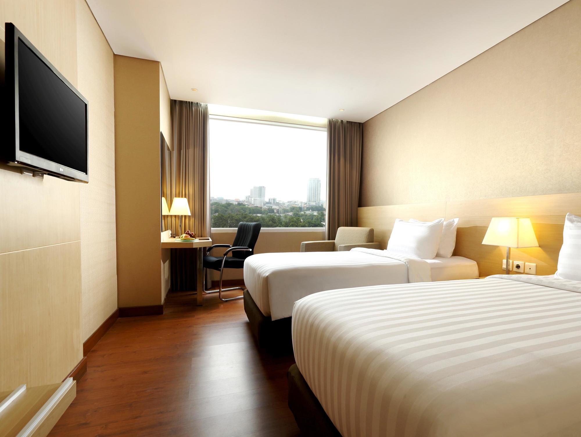 Hotel Santika Premiere Gubeng Сурабая Экстерьер фото