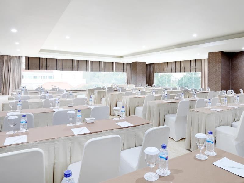 Hotel Santika Premiere Gubeng Сурабая Экстерьер фото