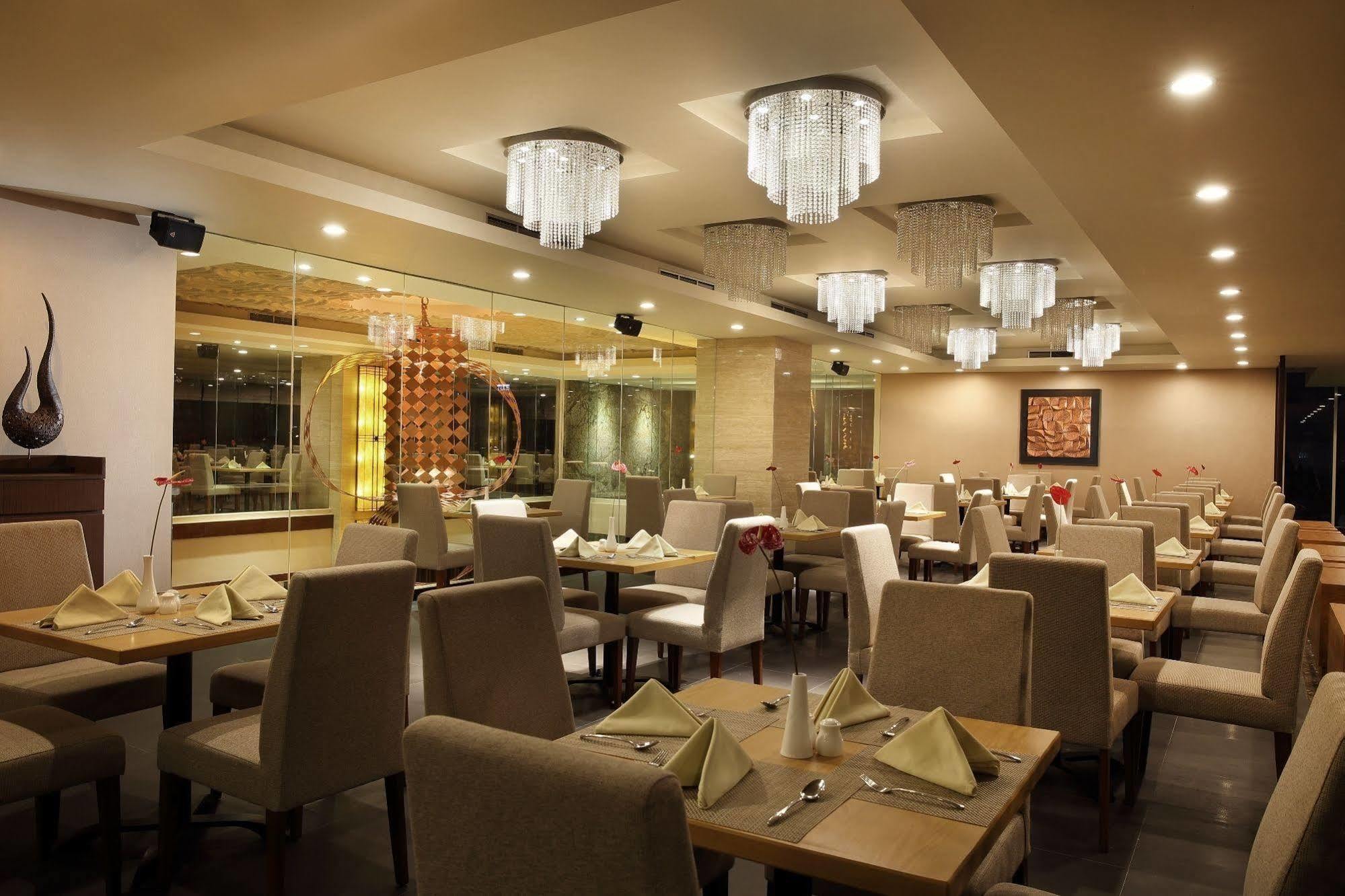 Hotel Santika Premiere Gubeng Сурабая Экстерьер фото